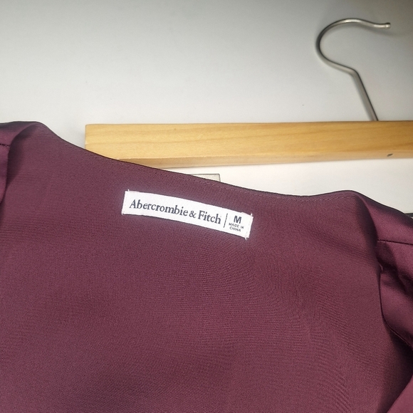Abercrombie & Fitch Satin Long Puffed Sleeve Top Size M - Picture 9 of 10
